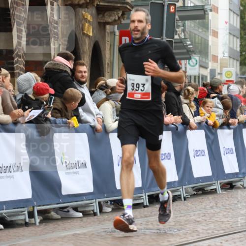 05.10.2025 - 20. swb-Marathon Bremen Strokosch-Dieckow http://msf.ph/oto/9256323 05.10.2025 12:54:09 Ziel 993, 9082 meine-sportfotos.de