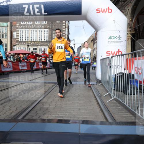05.10.2025 - 20. swb-Marathon Bremen Yannick Fuchs http://msf.ph/oto/9256324 05.10.2025 10:55:26 Ziel 9201, 9318, 9350, 9514, 9654, 9881, 9933, 10003, 10116, 10326, 10970, 11042, 11115, 11140, 11702 meine-sportfotos.de