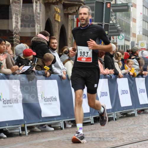 05.10.2025 - 20. swb-Marathon Bremen Strokosch-Dieckow http://msf.ph/oto/9256344 05.10.2025 12:54:09 Ziel 993, 9082 meine-sportfotos.de