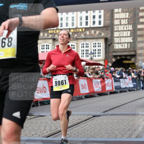 05.10.2025 - 20. swb-Marathon Bremen Yannick Fuchs http://msf.ph/oto/9256361 05.10.2025 10:46:48 Ziel 9009, 9366, 9961, 10268, 10411, 11268, 11327 meine-sportfotos.de