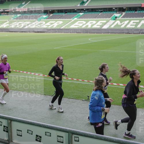 05.10.2025 - 20. swb-Marathon Bremen Michael Burmester http://msf.ph/oto/9256368 05.10.2025 10:44:09 Laufen im Stadion 7007, 8844, 9011, 9273, 9303, 9373, 9374, 9380, 9386, 9453, 9470, 9479, 9561, 9572, 9667, 9724, 9819, 9895, 9911, 9984, 10036, 10040, 10280, 10288, 10320, 10355, 10364, 10440, 10441, 10442, 10448, 10491, 10512, 10540, 10552, 10574, 10665, 10705, 10707, 10831, 10839, 10984, 11027, 11072, 11088, 11135, 11191, 11204, 11252, 11318, 11345, 11381, 11388, 11448, 11539, 11548, 11560, 11568, 11635, 9561, 9848, 9867, 10183, 10315, 10399, 10433, 10435 meine-sportfotos.de