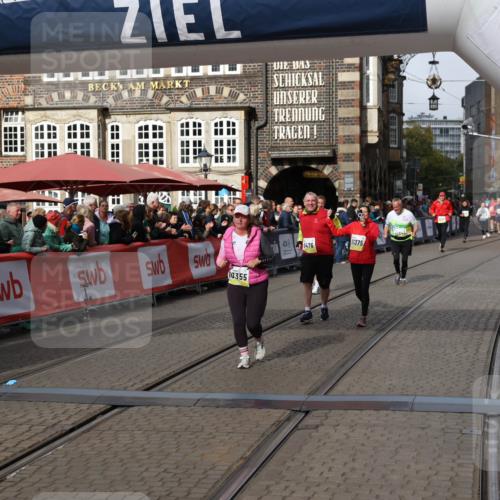 05.10.2025 - 20. swb-Marathon Bremen Yannick Fuchs http://msf.ph/oto/9256371 05.10.2025 11:16:04 Ziel 8476, 10355, 11375 meine-sportfotos.de