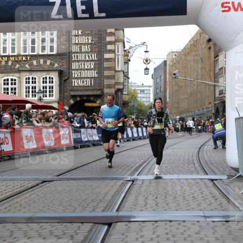05.10.2025 - 20. swb-Marathon Bremen Yannick Fuchs http://msf.ph/oto/9256391 05.10.2025 10:46:49 Ziel 9366, 9961, 10268, 10411, 11268, 11327 meine-sportfotos.de