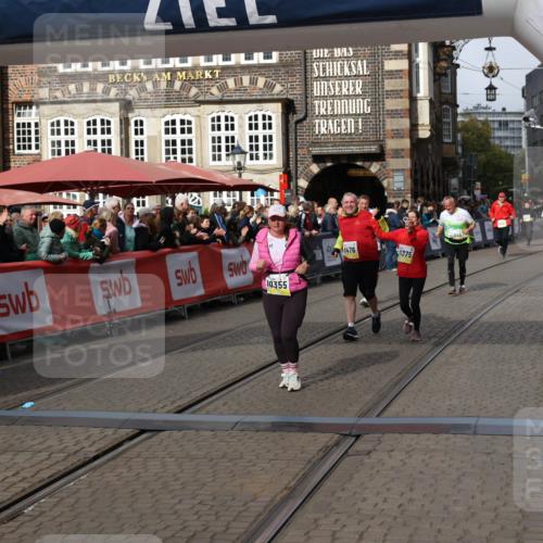 05.10.2025 - 20. swb-Marathon Bremen Yannick Fuchs http://msf.ph/oto/9256395 05.10.2025 11:16:04 Ziel 8476, 10355, 11375 meine-sportfotos.de