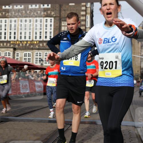 05.10.2025 - 20. swb-Marathon Bremen Yannick Fuchs http://msf.ph/oto/9256396 05.10.2025 10:55:28 Ziel 9201, 9350, 9514, 9654, 9881, 9933, 10116, 10260, 10970, 11042, 11115, 11140, 11380, 11431, 11702 meine-sportfotos.de