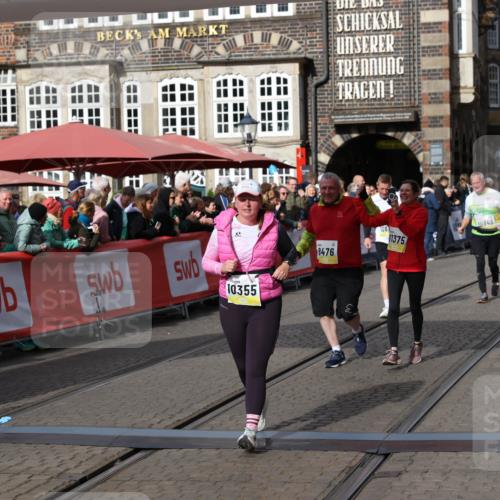 05.10.2025 - 20. swb-Marathon Bremen Yannick Fuchs http://msf.ph/oto/9256400 05.10.2025 11:16:05 Ziel 8476, 10355, 11375 meine-sportfotos.de