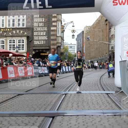 05.10.2025 - 20. swb-Marathon Bremen Yannick Fuchs http://msf.ph/oto/9256403 05.10.2025 10:46:49 Ziel 9366, 9961, 10268, 10411, 11268, 11327 meine-sportfotos.de