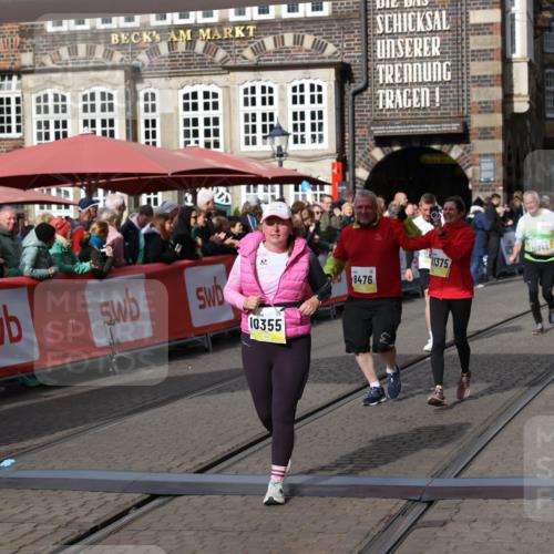 05.10.2025 - 20. swb-Marathon Bremen Yannick Fuchs http://msf.ph/oto/9256410 05.10.2025 11:16:05 Ziel 8476, 10355, 11375 meine-sportfotos.de