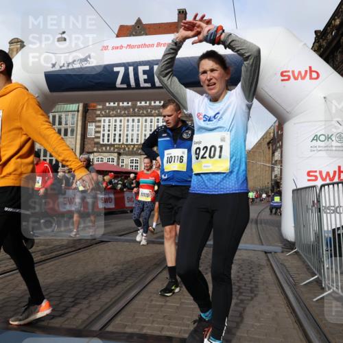 05.10.2025 - 20. swb-Marathon Bremen Yannick Fuchs http://msf.ph/oto/9256420 05.10.2025 10:55:28 Ziel 9201, 9350, 9514, 9654, 9881, 9933, 10116, 10260, 10970, 11042, 11115, 11140, 11380, 11431, 11702 meine-sportfotos.de