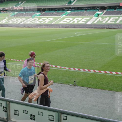 05.10.2025 - 20. swb-Marathon Bremen Michael Burmester http://msf.ph/oto/9256435 05.10.2025 10:44:12 Laufen im Stadion 7007, 8844, 9011, 9012, 9273, 9303, 9373, 9374, 9380, 9386, 9453, 9470, 9479, 9572, 9667, 9724, 9819, 9895, 9911, 9984, 10036, 10040, 10273, 10280, 10288, 10320, 10355, 10364, 10440, 10441, 10442, 10448, 10491, 10512, 10540, 10552, 10574, 10665, 10705, 10707, 10831, 10839, 10984, 11027, 11072, 11088, 11135, 11191, 11204, 11252, 11318, 11345, 11381, 11385, 11388, 11448, 11539, 11544, 11548, 11560, 11568, 11635, 9561, 9848, 9867, 10183, 10315, 10399, 10435 meine-sportfotos.de