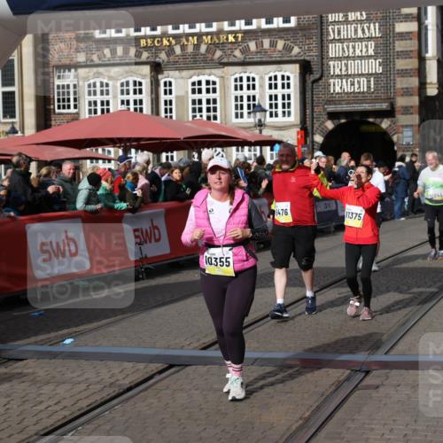 05.10.2025 - 20. swb-Marathon Bremen Yannick Fuchs http://msf.ph/oto/9256442 05.10.2025 11:16:06 Ziel 8476, 10355, 10831, 10846, 11375 meine-sportfotos.de
