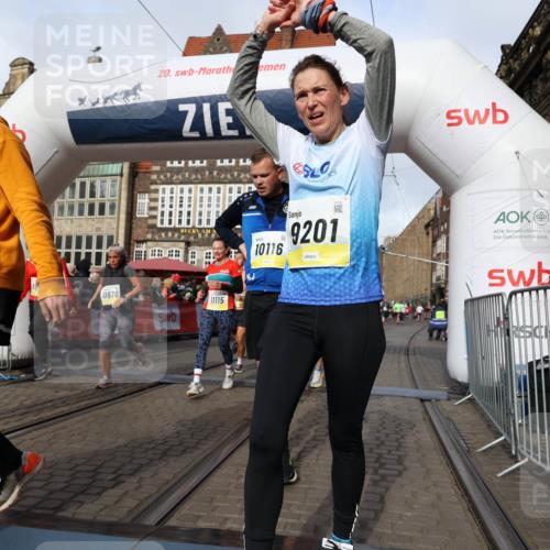 05.10.2025 - 20. swb-Marathon Bremen Yannick Fuchs http://msf.ph/oto/9256444 05.10.2025 10:55:28 Ziel 9201, 9350, 9514, 9654, 9881, 9933, 10116, 10260, 10970, 11042, 11115, 11140, 11380, 11431, 11702 meine-sportfotos.de