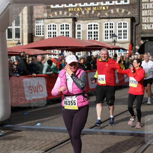 05.10.2025 - 20. swb-Marathon Bremen Yannick Fuchs http://msf.ph/oto/9256460 05.10.2025 11:16:06 Ziel 8476, 10355, 10831, 10846, 11375 meine-sportfotos.de