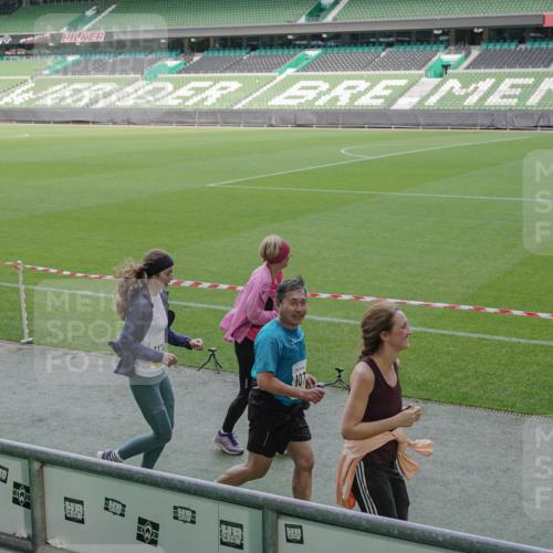 05.10.2025 - 20. swb-Marathon Bremen Michael Burmester http://msf.ph/oto/9256463 05.10.2025 10:44:12 Laufen im Stadion 7007, 8844, 9011, 9012, 9273, 9303, 9373, 9374, 9380, 9386, 9453, 9470, 9479, 9572, 9667, 9724, 9819, 9895, 9911, 9984, 10036, 10040, 10273, 10280, 10288, 10320, 10355, 10364, 10440, 10441, 10442, 10448, 10491, 10512, 10540, 10552, 10574, 10665, 10705, 10707, 10831, 10839, 10984, 11027, 11072, 11088, 11135, 11191, 11204, 11252, 11318, 11345, 11381, 11385, 11388, 11448, 11539, 11544, 11548, 11560, 11568, 11635, 9561, 9848, 9867, 10183, 10315, 10399, 10435 meine-sportfotos.de