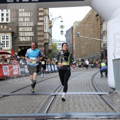 05.10.2025 - 20. swb-Marathon Bremen Yannick Fuchs http://msf.ph/oto/9256468 05.10.2025 10:46:50 Ziel 9366, 9961, 10268, 10277, 10411, 11268, 11327 meine-sportfotos.de