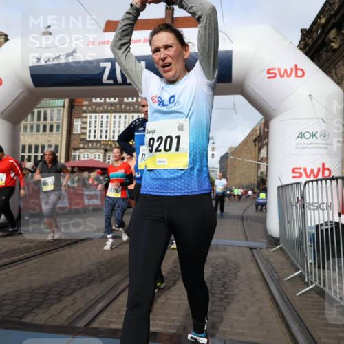 05.10.2025 - 20. swb-Marathon Bremen Yannick Fuchs http://msf.ph/oto/9256473 05.10.2025 10:55:29 Ziel 9201, 9350, 9514, 9654, 9881, 9933, 10116, 10256, 10260, 10970, 11042, 11115, 11380, 11431, 11702 meine-sportfotos.de