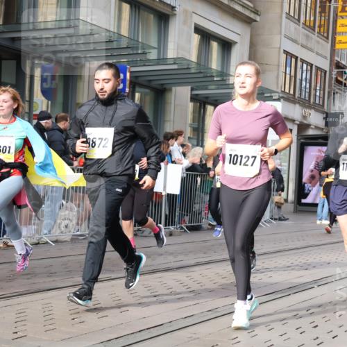 05.10.2025 - 20. swb-Marathon Bremen Strokosch-Dieckow http://msf.ph/oto/9256476 05.10.2025 10:57:48 Ziel 7077, 9174, 9330, 9462, 9568, 9576, 9582, 9634, 9719, 9872, 9952, 10127, 10368, 10377, 10395, 10398, 10459, 10577, 10620, 10703, 10786, 10793, 11049, 11058, 11116, 11301, 11562, 11601, 11608, 11663, 11724, 7077, 9174, 9330, 9462, 9568, 9576, 9582, 9634, 9719, 9872, 9952, 10127, 10368, 10377, 10395, 10398, 10459, 10577, 10620, 10703, 10786, 10793, 11058, 11562, 11601, 11608, 11663 meine-sportfotos.de