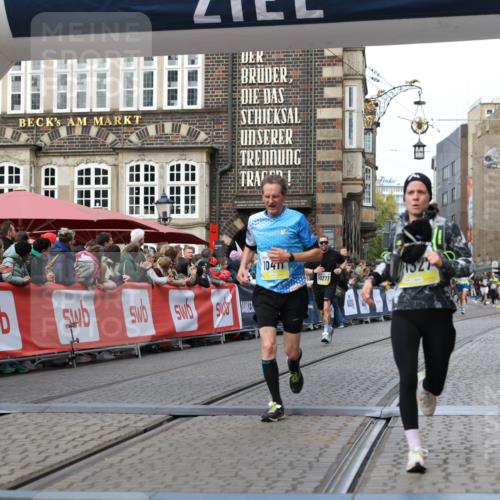 05.10.2025 - 20. swb-Marathon Bremen Yannick Fuchs http://msf.ph/oto/9256479 05.10.2025 10:46:50 Ziel 9366, 9961, 10268, 10277, 10411, 11268, 11327 meine-sportfotos.de