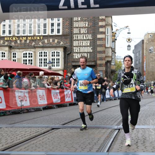 05.10.2025 - 20. swb-Marathon Bremen Yannick Fuchs http://msf.ph/oto/9256489 05.10.2025 10:46:50 Ziel 9366, 9961, 10268, 10277, 10411, 11268, 11327 meine-sportfotos.de