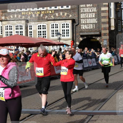 05.10.2025 - 20. swb-Marathon Bremen Yannick Fuchs http://msf.ph/oto/9256491 05.10.2025 11:16:07 Ziel 8476, 10355, 10831, 10846, 11375 meine-sportfotos.de