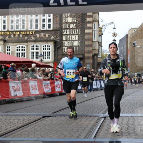 05.10.2025 - 20. swb-Marathon Bremen Yannick Fuchs http://msf.ph/oto/9256517 05.10.2025 10:46:50 Ziel 9366, 9961, 10268, 10277, 10411, 11268, 11327 meine-sportfotos.de