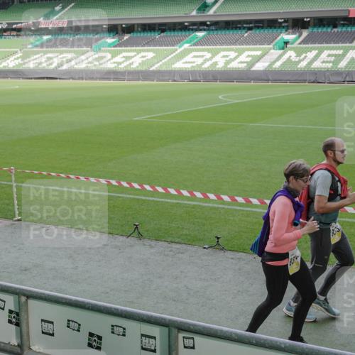 05.10.2025 - 20. swb-Marathon Bremen Michael Burmester http://msf.ph/oto/9256530 05.10.2025 10:44:14 Laufen im Stadion 7007, 8844, 9011, 9012, 9273, 9303, 9373, 9374, 9380, 9386, 9453, 9470, 9479, 9572, 9667, 9724, 9819, 9895, 9911, 9984, 10036, 10040, 10273, 10280, 10288, 10320, 10355, 10364, 10440, 10441, 10442, 10448, 10491, 10540, 10552, 10574, 10665, 10705, 10707, 10831, 10839, 10984, 11027, 11072, 11088, 11135, 11191, 11204, 11252, 11318, 11345, 11381, 11385, 11388, 11448, 11539, 11544, 11548, 11560, 11568, 11635, 9561, 9848, 9867, 10183, 10315, 10399, 10435, 10512 meine-sportfotos.de