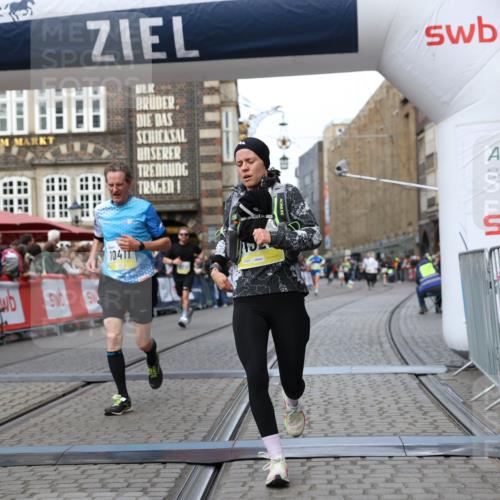 05.10.2025 - 20. swb-Marathon Bremen Yannick Fuchs http://msf.ph/oto/9256531 05.10.2025 10:46:51 Ziel 9366, 9961, 10268, 10277, 10411, 11268, 11327 meine-sportfotos.de