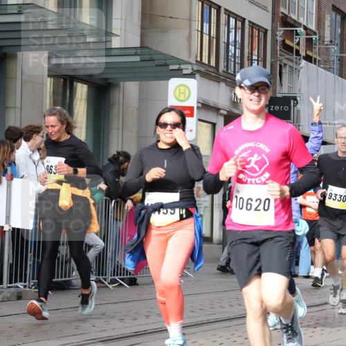 05.10.2025 - 20. swb-Marathon Bremen Strokosch-Dieckow http://msf.ph/oto/9256534 05.10.2025 10:57:50 Ziel 7077, 9174, 9330, 9462, 9576, 9582, 9608, 9634, 9872, 9952, 10127, 10368, 10377, 10395, 10398, 10459, 10577, 10620, 10786, 10793, 11049, 11058, 11184, 11495, 11562, 11601, 11608, 11663, 11724, 7077, 9174, 9330, 9462, 9576, 9582, 9608, 9634, 9872, 9952, 10127, 10368, 10377, 10395, 10398, 10459, 10577, 10620, 10786, 10793, 11058, 11562, 11601, 11608, 11663 meine-sportfotos.de