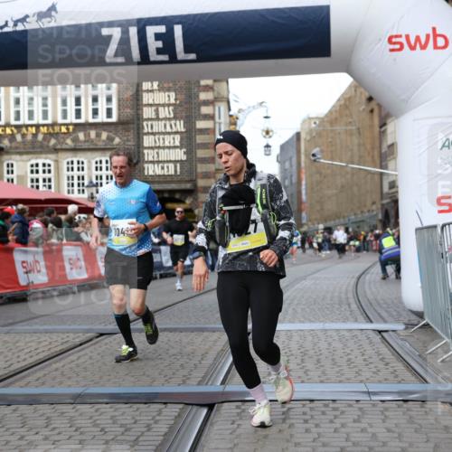 05.10.2025 - 20. swb-Marathon Bremen Yannick Fuchs http://msf.ph/oto/9256553 05.10.2025 10:46:51 Ziel 9366, 9961, 10268, 10277, 10411, 11268, 11327 meine-sportfotos.de