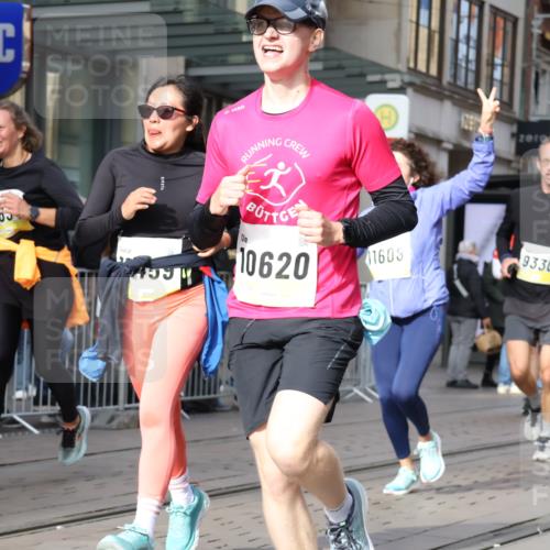 05.10.2025 - 20. swb-Marathon Bremen Strokosch-Dieckow http://msf.ph/oto/9256556 05.10.2025 10:57:51 Ziel 7077, 9174, 9330, 9462, 9576, 9582, 9608, 9634, 9872, 9952, 10084, 10127, 10368, 10377, 10395, 10398, 10459, 10577, 10586, 10620, 10786, 10793, 11049, 11058, 11184, 11495, 11562, 11601, 11608, 11663, 11724, 7077, 9174, 9330, 9462, 9576, 9582, 9608, 9634, 9872, 9952, 10084, 10127, 10368, 10377, 10395, 10398, 10459, 10577, 10586, 10620, 10786, 10793, 11058, 11562, 11601, 11608, 11663 meine-sportfotos.de
