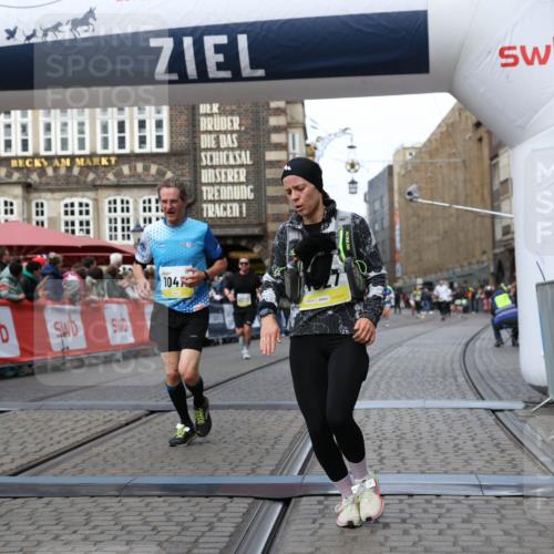 05.10.2025 - 20. swb-Marathon Bremen Yannick Fuchs http://msf.ph/oto/9256561 05.10.2025 10:46:51 Ziel 9366, 9961, 10268, 10277, 10411, 11268, 11327 meine-sportfotos.de