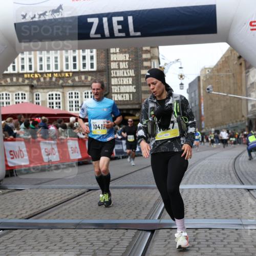 05.10.2025 - 20. swb-Marathon Bremen Yannick Fuchs http://msf.ph/oto/9256571 05.10.2025 10:46:51 Ziel 9366, 9961, 10268, 10277, 10411, 11268, 11327 meine-sportfotos.de
