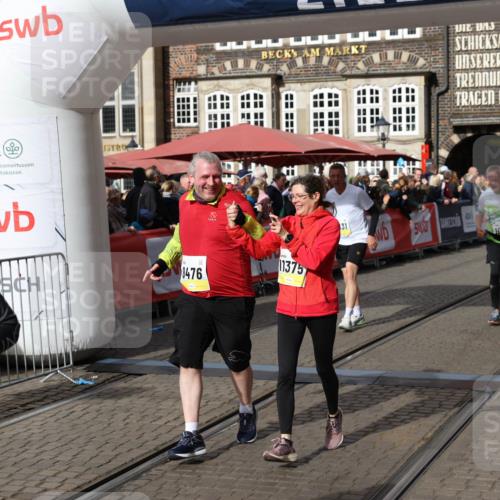 05.10.2025 - 20. swb-Marathon Bremen Yannick Fuchs http://msf.ph/oto/9256576 05.10.2025 11:16:08 Ziel 8476, 10355, 10831, 10846, 11375 meine-sportfotos.de