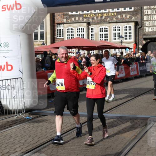 05.10.2025 - 20. swb-Marathon Bremen Yannick Fuchs http://msf.ph/oto/9256584 05.10.2025 11:16:08 Ziel 8476, 10355, 10831, 10846, 11375 meine-sportfotos.de