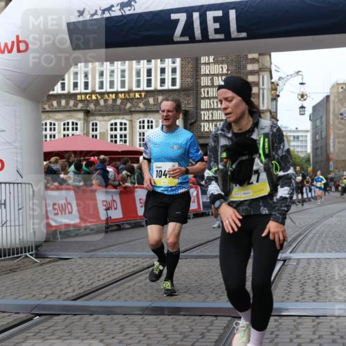 05.10.2025 - 20. swb-Marathon Bremen Yannick Fuchs http://msf.ph/oto/9256589 05.10.2025 10:46:51 Ziel 9366, 9961, 10268, 10277, 10411, 11268, 11327 meine-sportfotos.de