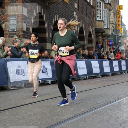 05.10.2025 - 20. swb-Marathon Bremen Strokosch-Dieckow http://msf.ph/oto/9256591 05.10.2025 11:03:14 Ziel 9246, 9325, 10142, 10405, 10471, 10926, 11390, 11467, 11502, 11508, 11509 meine-sportfotos.de