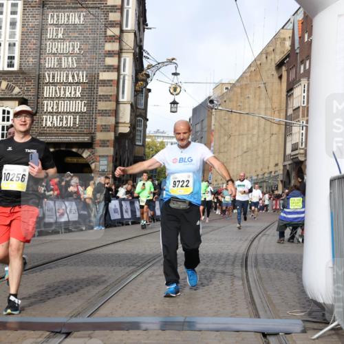 05.10.2025 - 20. swb-Marathon Bremen Yannick Fuchs http://msf.ph/oto/9256610 05.10.2025 10:55:32 Ziel 9201, 9350, 9514, 9654, 9722, 9902, 9933, 10116, 10256, 10260, 10970, 11115, 11380, 11431, 11702 meine-sportfotos.de