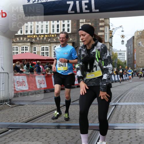 05.10.2025 - 20. swb-Marathon Bremen Yannick Fuchs http://msf.ph/oto/9256615 05.10.2025 10:46:51 Ziel 9366, 9961, 10268, 10277, 10411, 11268, 11327 meine-sportfotos.de