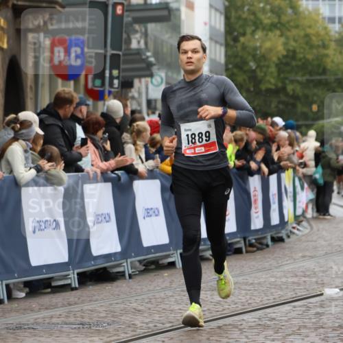 05.10.2025 - 20. swb-Marathon Bremen Strokosch-Dieckow http://msf.ph/oto/9256617 05.10.2025 12:54:21 Ziel 1889, 2129 meine-sportfotos.de