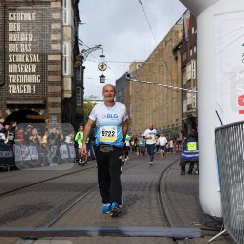 05.10.2025 - 20. swb-Marathon Bremen Yannick Fuchs http://msf.ph/oto/9256618 05.10.2025 10:55:32 Ziel 9201, 9350, 9514, 9654, 9722, 9902, 9933, 10116, 10256, 10260, 10970, 11115, 11380, 11431, 11702 meine-sportfotos.de