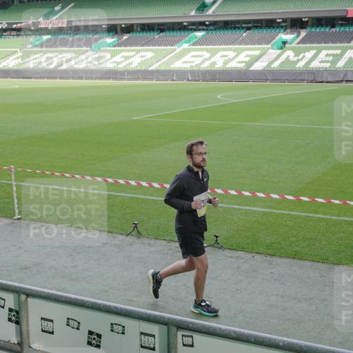 05.10.2025 - 20. swb-Marathon Bremen Michael Burmester http://msf.ph/oto/9256628 05.10.2025 10:44:21 Laufen im Stadion 7007, 8844, 9011, 9012, 9273, 9303, 9373, 9374, 9386, 9453, 9470, 9479, 9572, 9631, 9667, 9724, 9819, 9911, 9984, 10036, 10040, 10273, 10280, 10320, 10355, 10364, 10440, 10441, 10442, 10448, 10540, 10574, 10665, 10705, 10707, 10831, 10839, 10984, 11027, 11072, 11088, 11135, 11191, 11204, 11252, 11293, 11318, 11345, 11381, 11385, 11388, 11448, 11539, 11544, 11548, 11560, 11568, 11635, 9380, 9561, 9895, 10183, 10288, 10320, 10399, 10435, 10512, 10552 meine-sportfotos.de