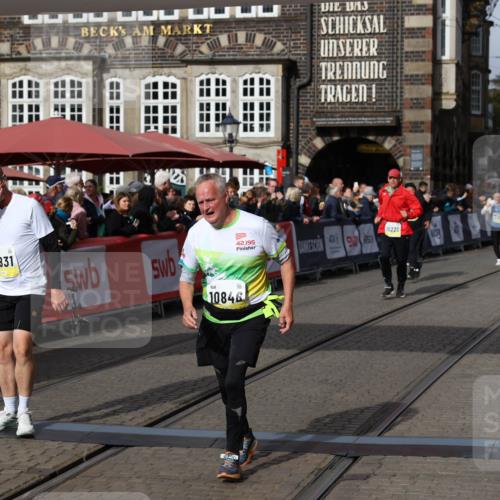 05.10.2025 - 20. swb-Marathon Bremen Yannick Fuchs http://msf.ph/oto/9256665 05.10.2025 11:16:10 Ziel 8476, 10355, 10831, 10846, 11375 meine-sportfotos.de