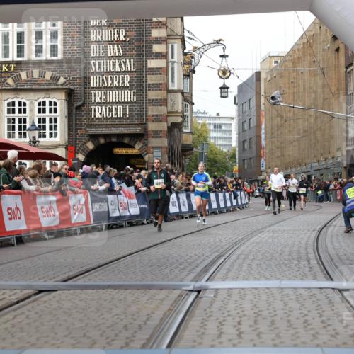 05.10.2025 - 20. swb-Marathon Bremen Yannick Fuchs http://msf.ph/oto/9256668 05.10.2025 10:46:55 Ziel 10277, 10411, 11327 meine-sportfotos.de