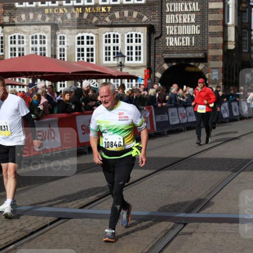 05.10.2025 - 20. swb-Marathon Bremen Yannick Fuchs http://msf.ph/oto/9256687 05.10.2025 11:16:10 Ziel 8476, 10355, 10831, 10846, 11375 meine-sportfotos.de