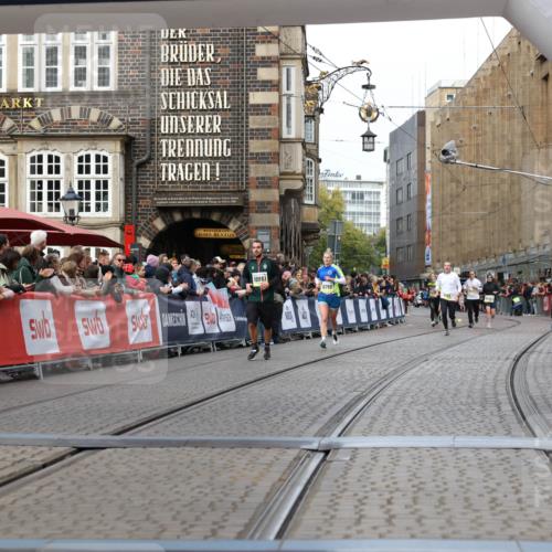 05.10.2025 - 20. swb-Marathon Bremen Yannick Fuchs http://msf.ph/oto/9256688 05.10.2025 10:46:55 Ziel 10277, 10411, 11327 meine-sportfotos.de