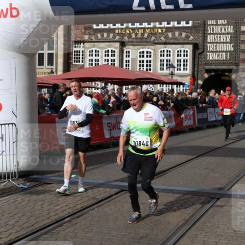 05.10.2025 - 20. swb-Marathon Bremen Yannick Fuchs http://msf.ph/oto/9256695 05.10.2025 11:16:10 Ziel 8476, 10355, 10831, 10846, 11375 meine-sportfotos.de