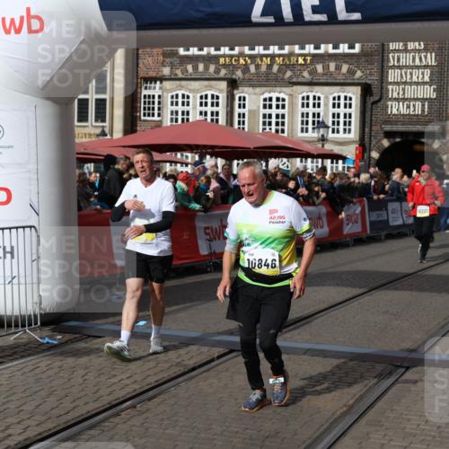 05.10.2025 - 20. swb-Marathon Bremen Yannick Fuchs http://msf.ph/oto/9256706 05.10.2025 11:16:10 Ziel 8476, 10355, 10831, 10846, 11375 meine-sportfotos.de