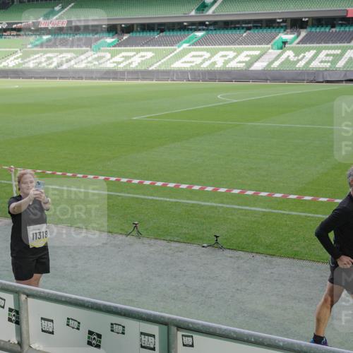 05.10.2025 - 20. swb-Marathon Bremen Michael Burmester http://msf.ph/oto/9256735 05.10.2025 10:44:26 Laufen im Stadion 7007, 8844, 9011, 9012, 9273, 9303, 9373, 9374, 9386, 9453, 9470, 9479, 9567, 9572, 9631, 9667, 9724, 9819, 9899, 10036, 10040, 10273, 10280, 10355, 10364, 10440, 10441, 10442, 10448, 10540, 10574, 10665, 10705, 10707, 10831, 10839, 10984, 11027, 11060, 11072, 11088, 11135, 11191, 11204, 11252, 11293, 11318, 11381, 11385, 11388, 11448, 11539, 11544, 11548, 11557, 11560, 11568, 11635, 9273, 9380, 9561, 9819, 9895, 9911, 9984, 10288, 10320, 10435, 10512, 10552 meine-sportfotos.de