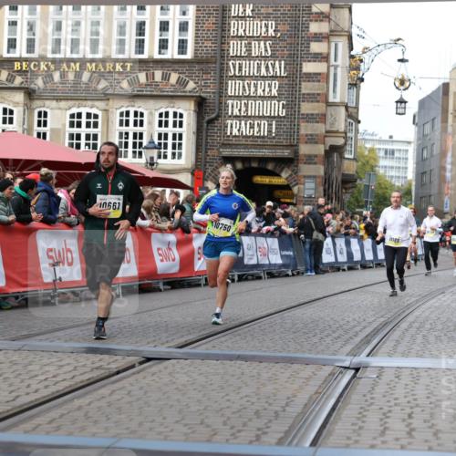 05.10.2025 - 20. swb-Marathon Bremen Yannick Fuchs http://msf.ph/oto/9256739 05.10.2025 10:46:59 Ziel 10277, 10661, 10750, 11189 meine-sportfotos.de