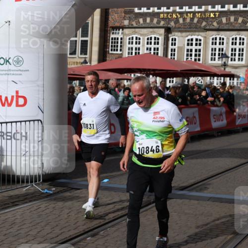 05.10.2025 - 20. swb-Marathon Bremen Yannick Fuchs http://msf.ph/oto/9256752 05.10.2025 11:16:11 Ziel 7109, 8476, 10220, 10355, 10831, 10846, 11331, 11375 meine-sportfotos.de